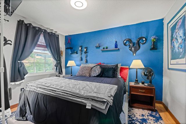 12900 Douglas Rd, Yakima, WA 98908