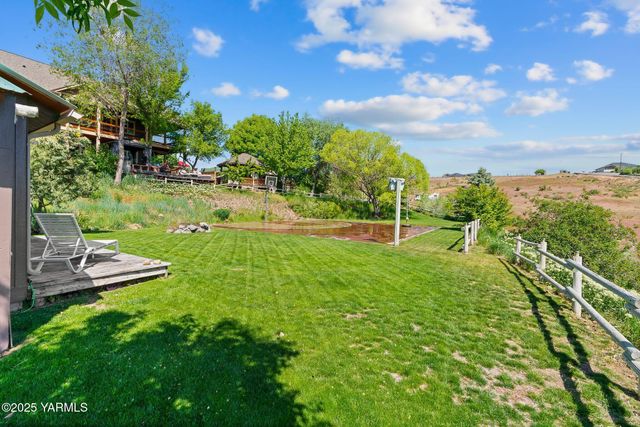 12900 Douglas Rd, Yakima, WA 98908