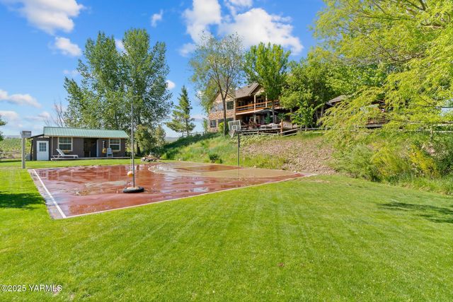 12900 Douglas Rd, Yakima, WA 98908