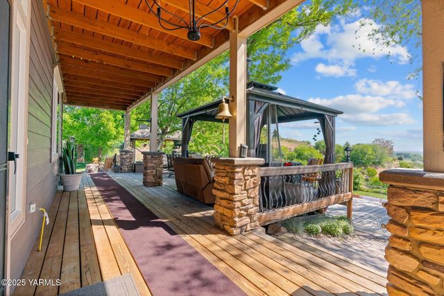 12900 Douglas Rd, Yakima, WA 98908