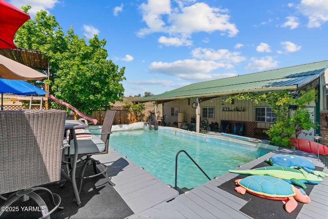 12900 Douglas Rd, Yakima, WA 98908