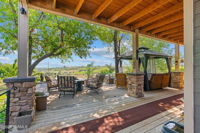 12900 Douglas Rd, Yakima, WA 98908