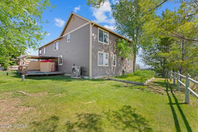 12900 Douglas Rd, Yakima, WA 98908