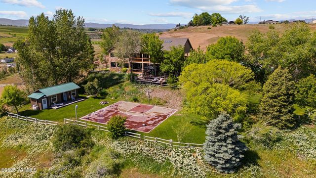 12900 Douglas Rd, Yakima, WA 98908