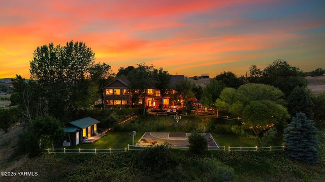 12900 Douglas Rd, Yakima, WA 98908