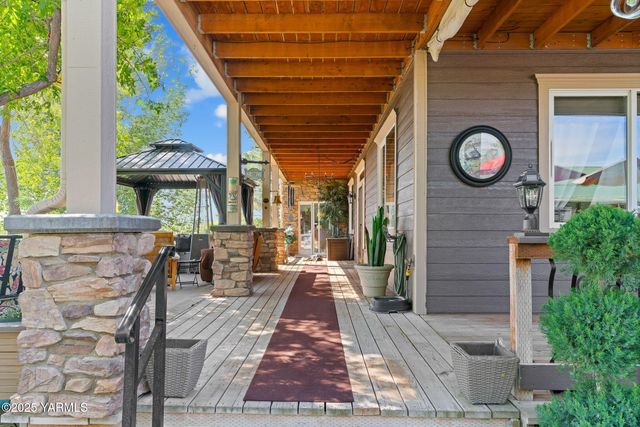 12900 Douglas Rd, Yakima, WA 98908