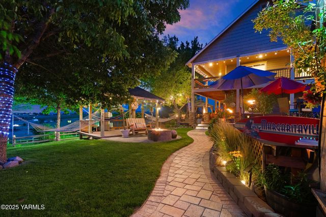 12900 Douglas Rd, Yakima, WA 98908