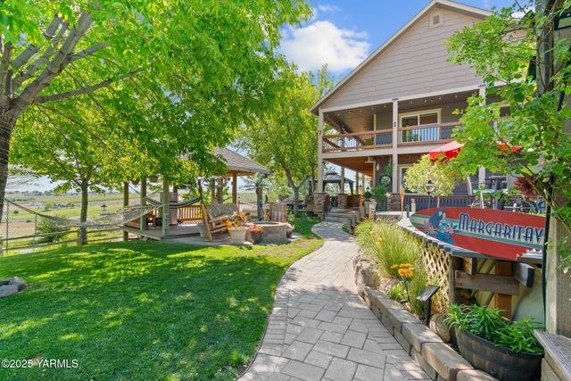 12900 Douglas Rd, Yakima, WA 98908