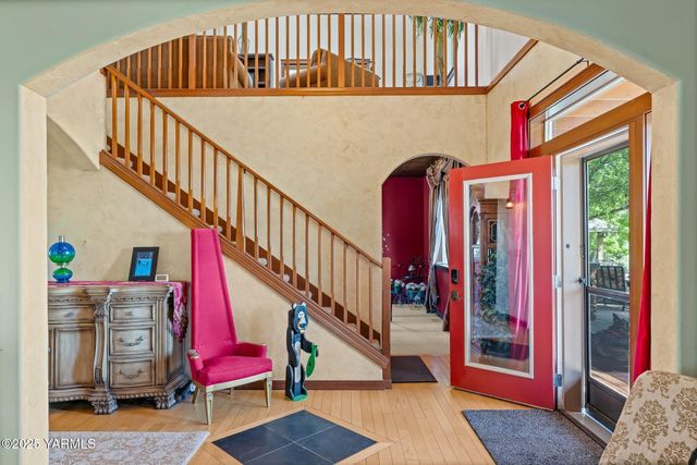 12900 Douglas Rd, Yakima, WA 98908