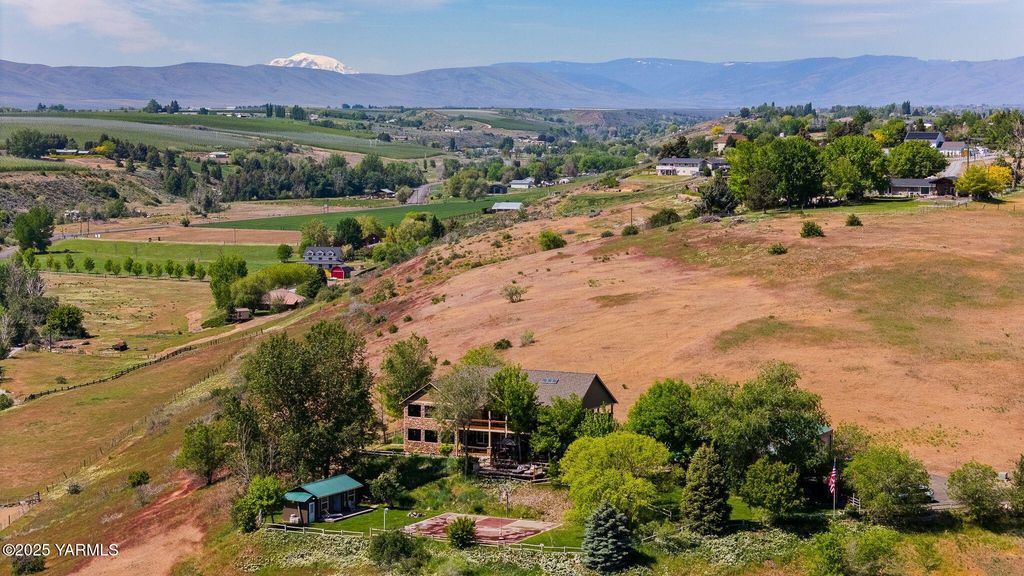 12900 Douglas Rd, Yakima, WA 98908
