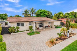 884 W 72nd Place, Hialeah, FL 33014