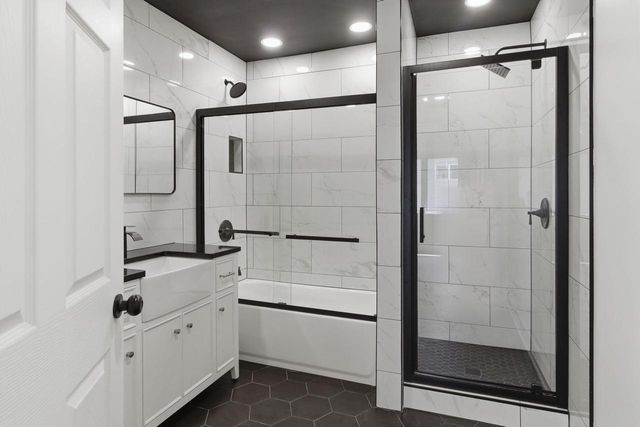 2251 S 73rd STREET, West Allis, WI 53219