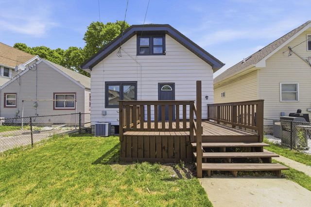 2251 S 73rd STREET, West Allis, WI 53219