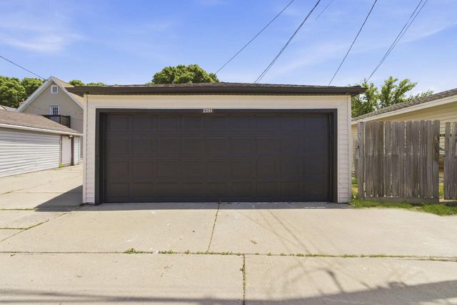 2251 S 73rd STREET, West Allis, WI 53219
