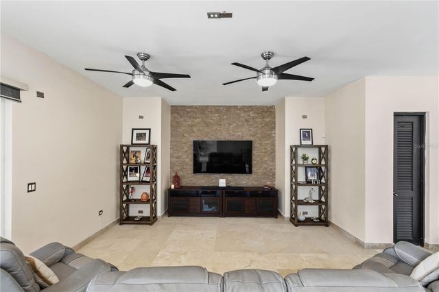 E10 C5, Guaynabo, PR 00969