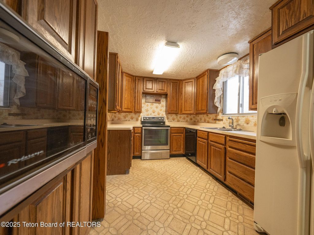 700 E PEARL Avenue, Jackson, WY 83001 photo 10