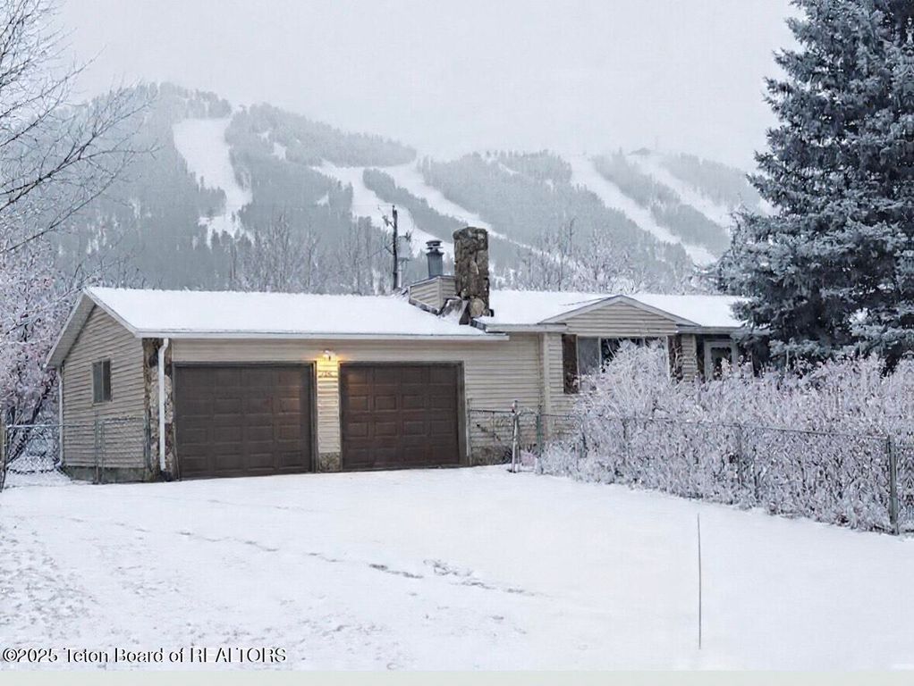 700 E PEARL Avenue, Jackson, WY 83001 photo 2