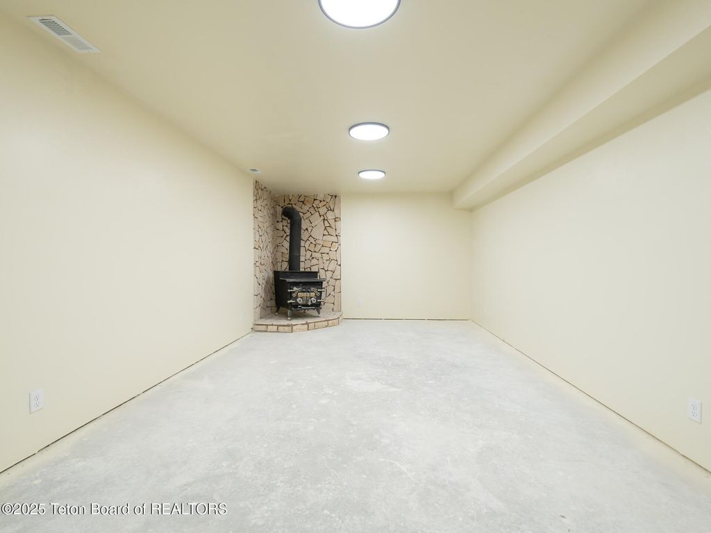 700 E PEARL Avenue, Jackson, WY 83001 photo 23