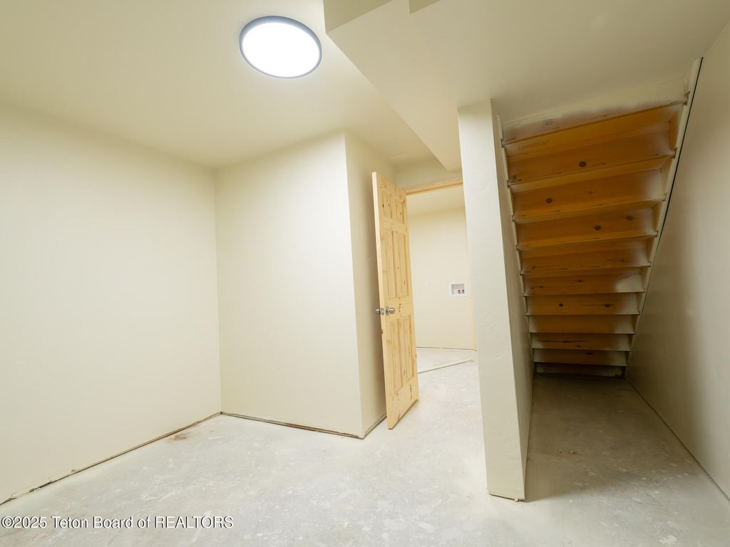 700 E PEARL Avenue, Jackson, WY 83001 photo 31