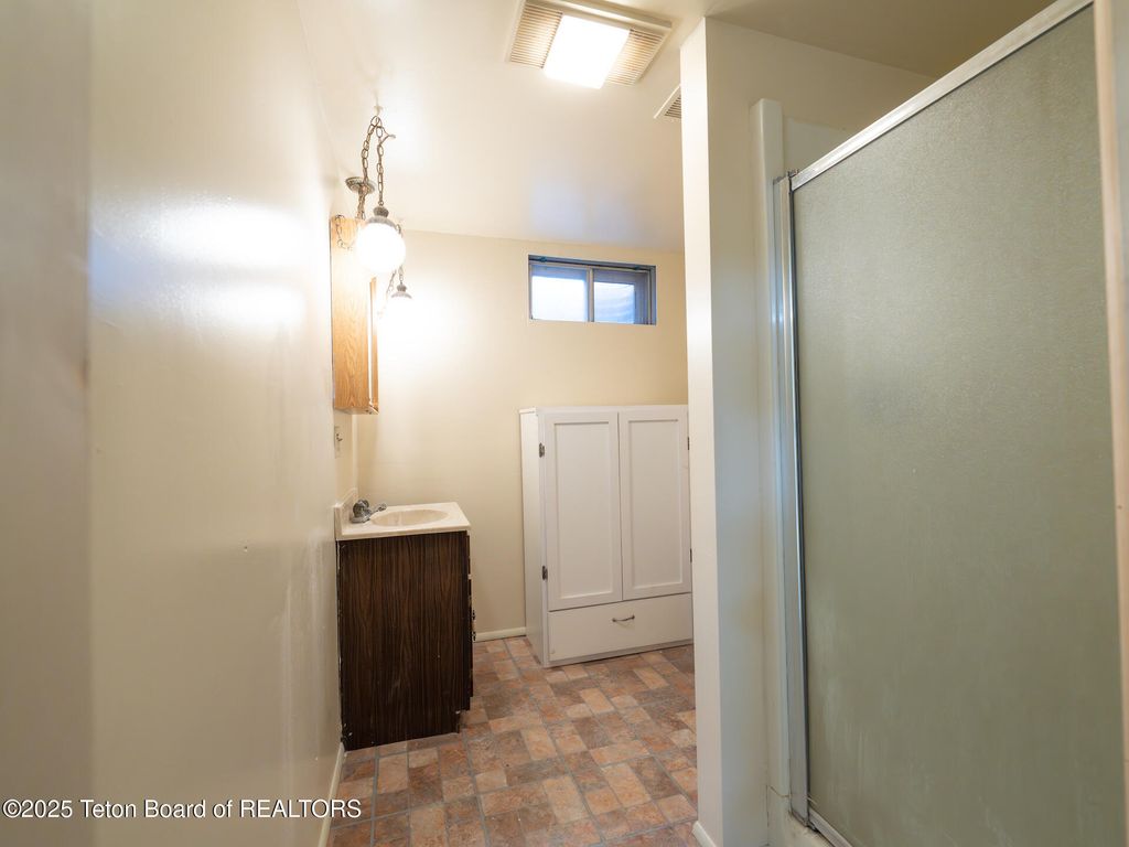 700 E PEARL Avenue, Jackson, WY 83001 photo 32