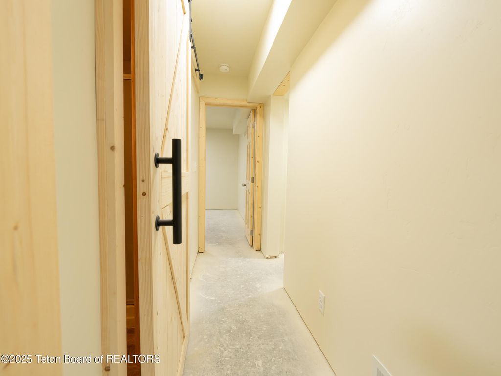 700 E PEARL Avenue, Jackson, WY 83001 photo 33