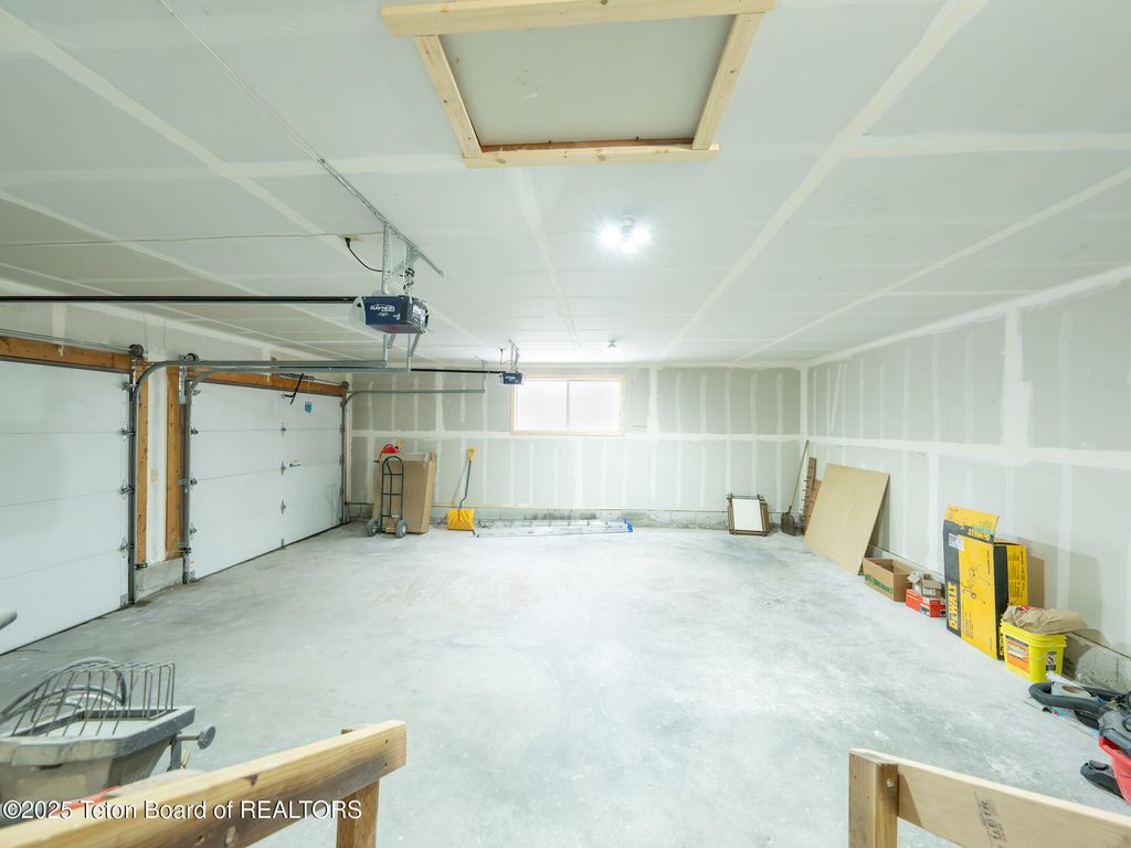 700 E PEARL Avenue, Jackson, WY 83001 photo 34