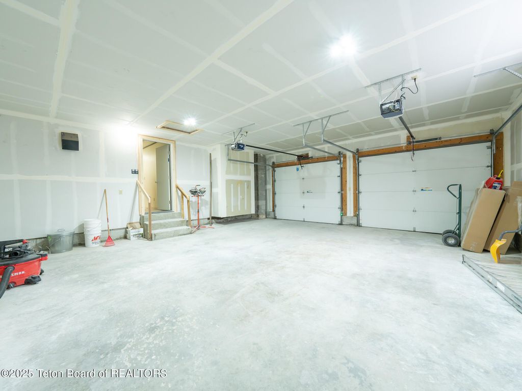 700 E PEARL Avenue, Jackson, WY 83001 photo 35