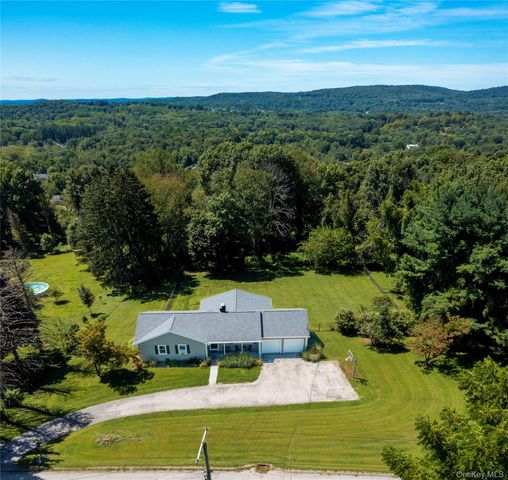 73 Hillside Road, Poughquag, NY 12570
