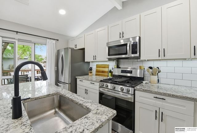 822 Driftwood Drive, Papillion, NE 68046