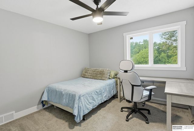 822 Driftwood Drive, Papillion, NE 68046