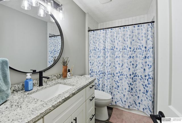 822 Driftwood Drive, Papillion, NE 68046