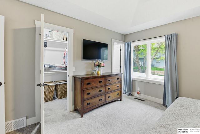 822 Driftwood Drive, Papillion, NE 68046