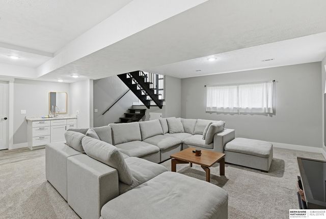 822 Driftwood Drive, Papillion, NE 68046