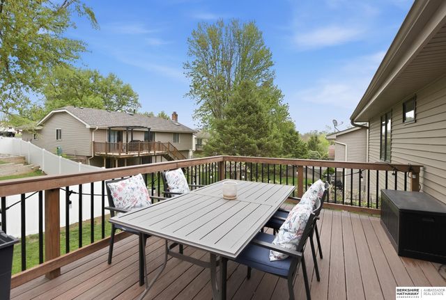 822 Driftwood Drive, Papillion, NE 68046