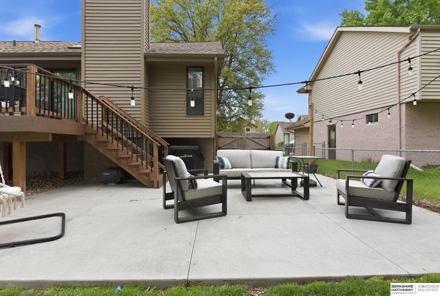 822 Driftwood Drive, Papillion, NE 68046