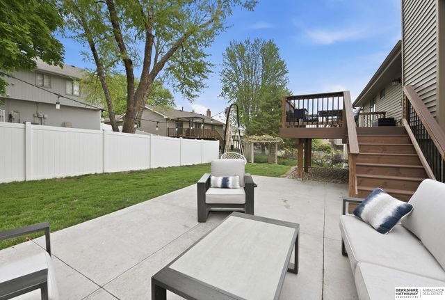 822 Driftwood Drive, Papillion, NE 68046