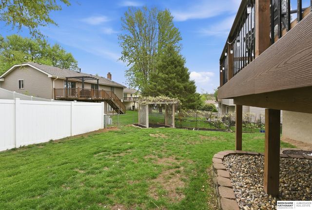 822 Driftwood Drive, Papillion, NE 68046