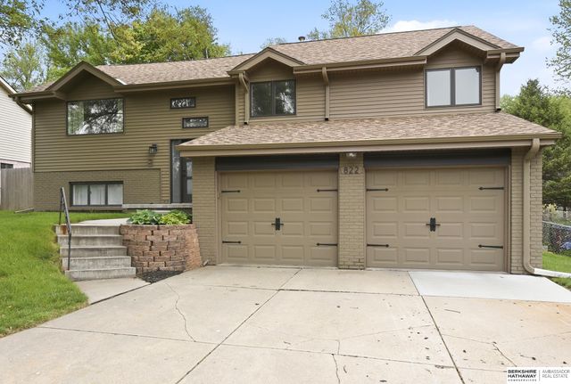 822 Driftwood Drive, Papillion, NE 68046