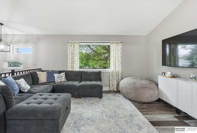 822 Driftwood Drive, Papillion, NE 68046