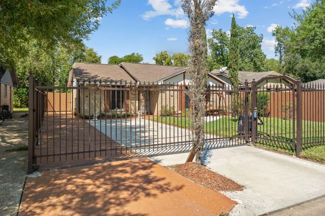 11055 Vailview Drive, Houston, TX 77016