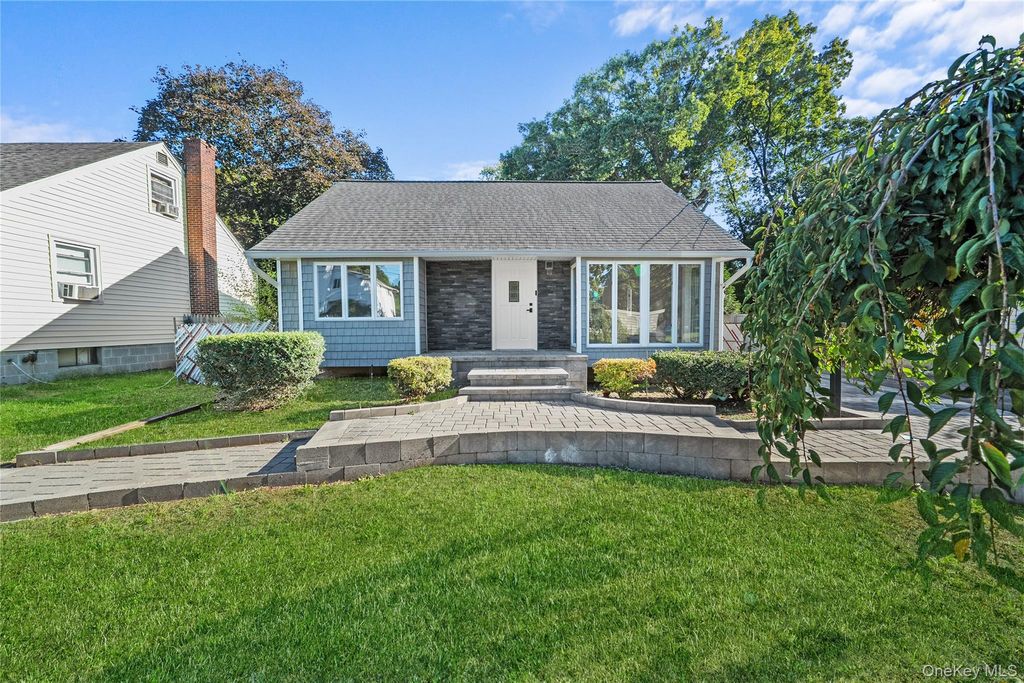 53 E 13th Street, Huntington Station, NY 11746