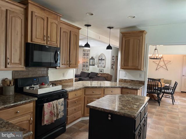 67 FOXHILL RD, Quakertown, PA 18951