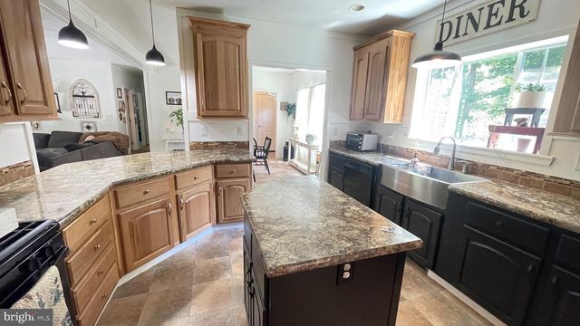 67 FOXHILL RD, Quakertown, PA 18951
