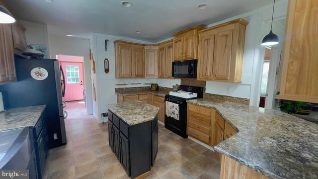 67 FOXHILL RD, Quakertown, PA 18951