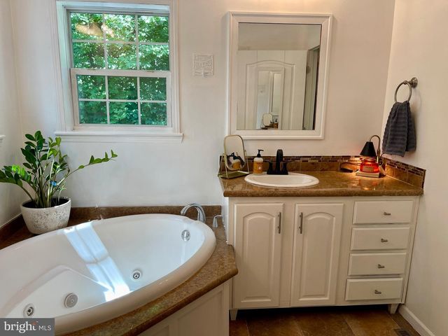 67 FOXHILL RD, Quakertown, PA 18951