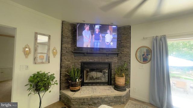 67 FOXHILL RD, Quakertown, PA 18951