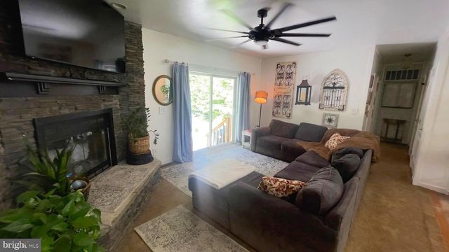 67 FOXHILL RD, Quakertown, PA 18951