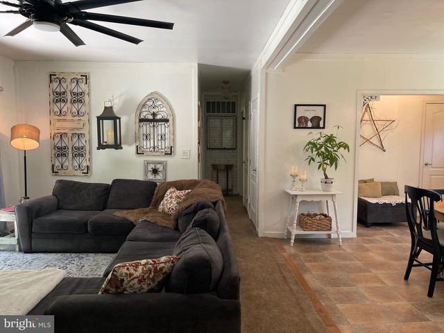 67 FOXHILL RD, Quakertown, PA 18951