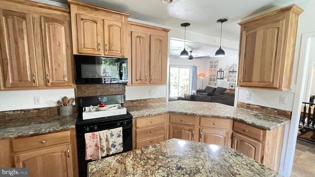 67 FOXHILL RD, Quakertown, PA 18951