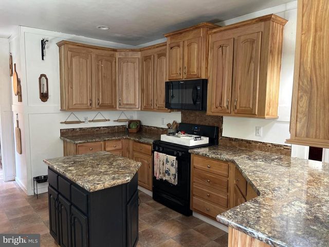 67 FOXHILL RD, Quakertown, PA 18951